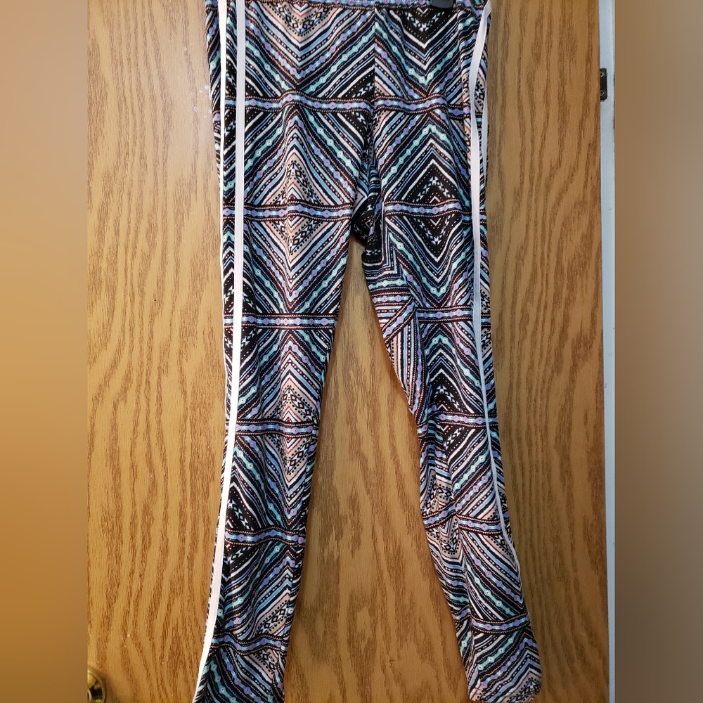 Cute, soft leggings, with white stripes down the side, medium, great condition.